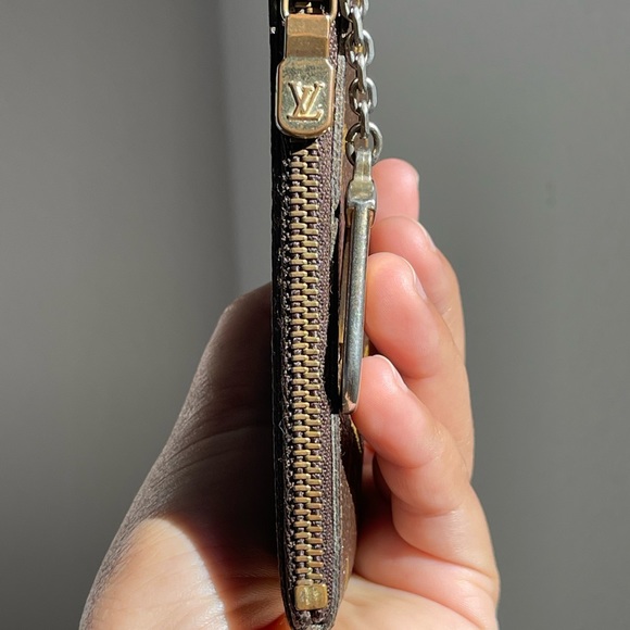 Authentic LOUIS VUITTON
Monogram Key Pouch pre-owned - Picture 13 of 16